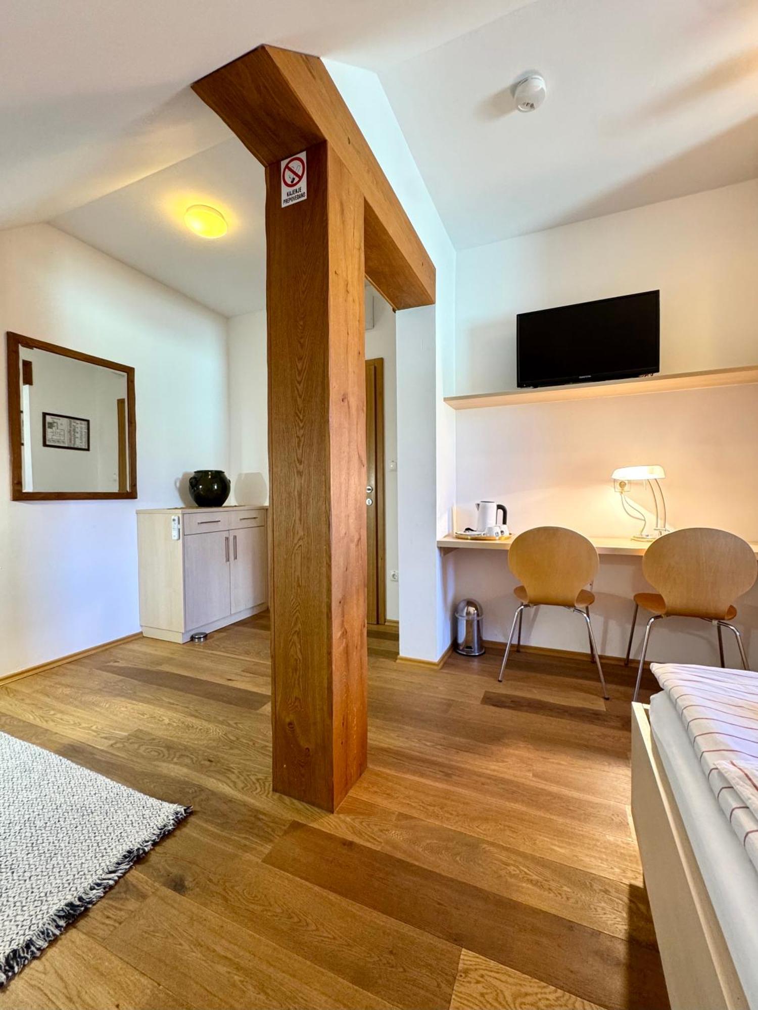 Guest House Domacija Krnc Hrib pri Hinjah Buitenkant foto