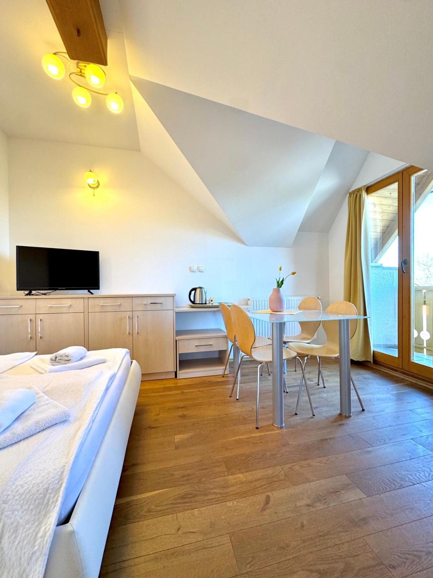Guest House Domacija Krnc Hrib pri Hinjah Buitenkant foto