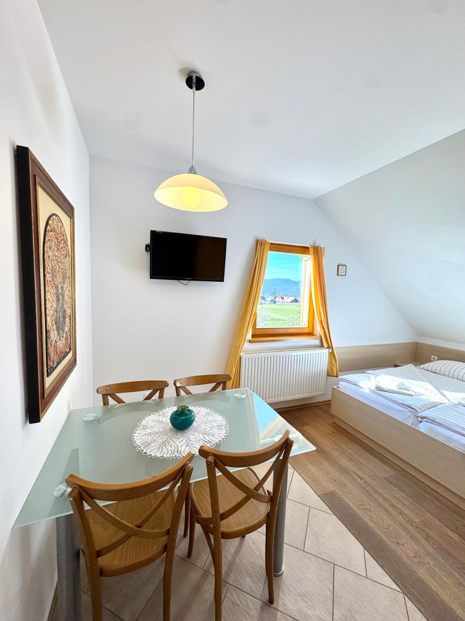 Guest House Domacija Krnc Hrib pri Hinjah Buitenkant foto